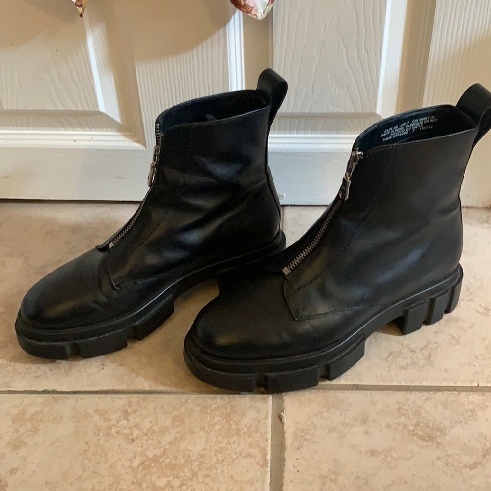 Leather chunky boots